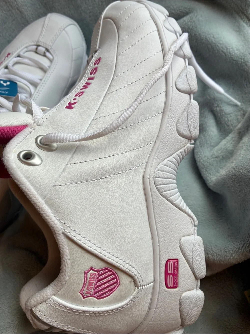 K-Swiss Women's Classic White Athletic Sneakers with Pink Accents- Size 8 - Picture 7 of 10